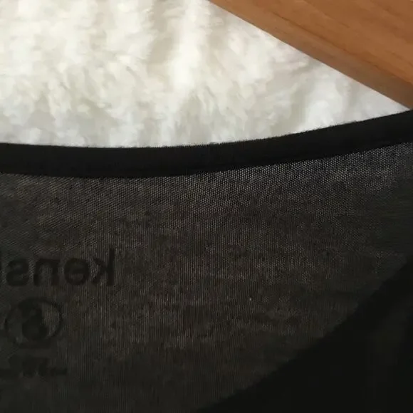 Kensie Black and White Abstract Print Top - Picture 10 of 16